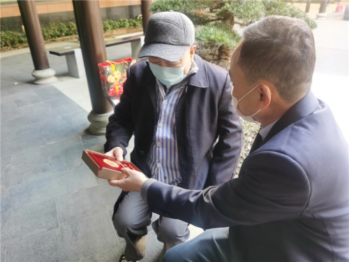【关怀慰问】新年送祝福  致敬老战士——尊龙凯时人生就是博集团领导上门慰问老干部